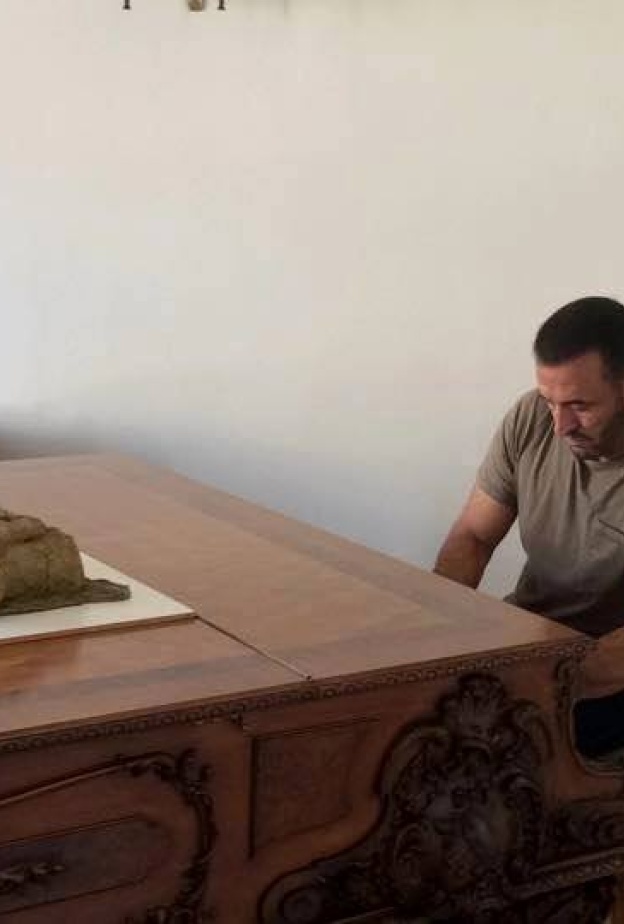 يبدو أن القيصر كاظم الساهر يجرب لحنا جديدا في باريس !