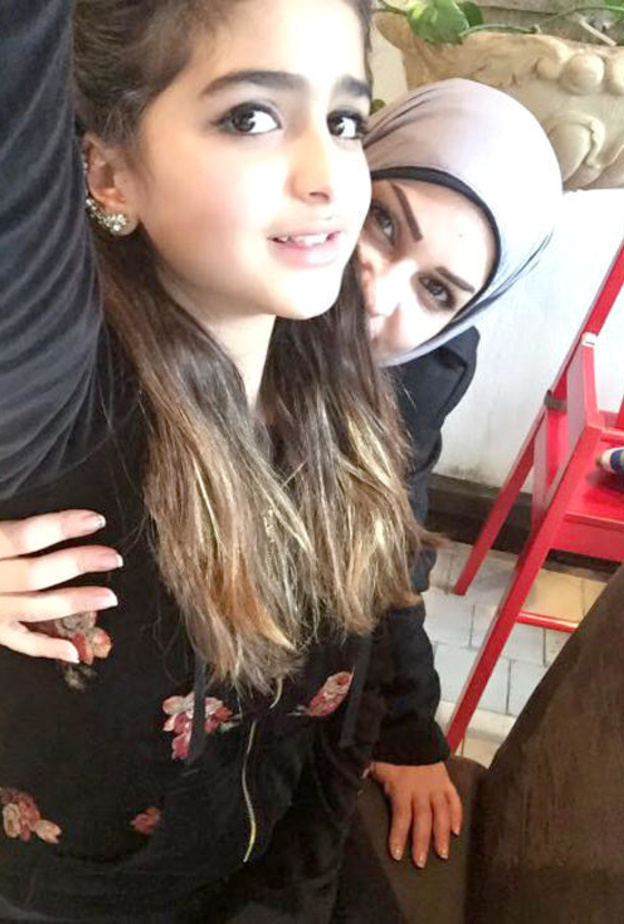 حلا الترك مع والدتها