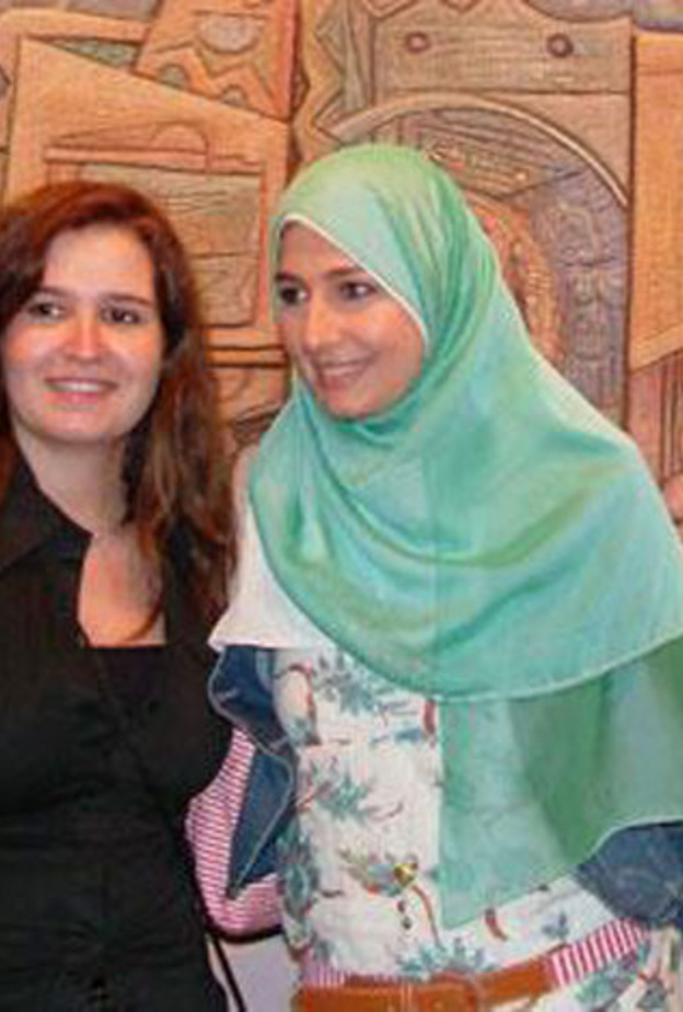 اختلاف كبير بينها وبين شقيقتها هنا