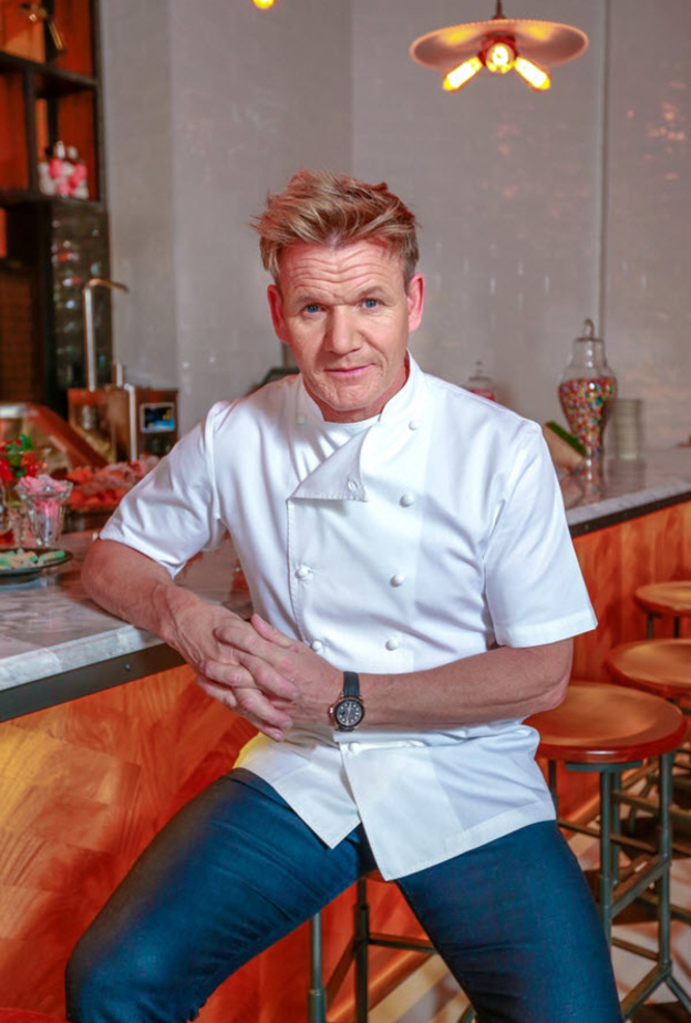 الشيف غوردون رامزي في مطعمه