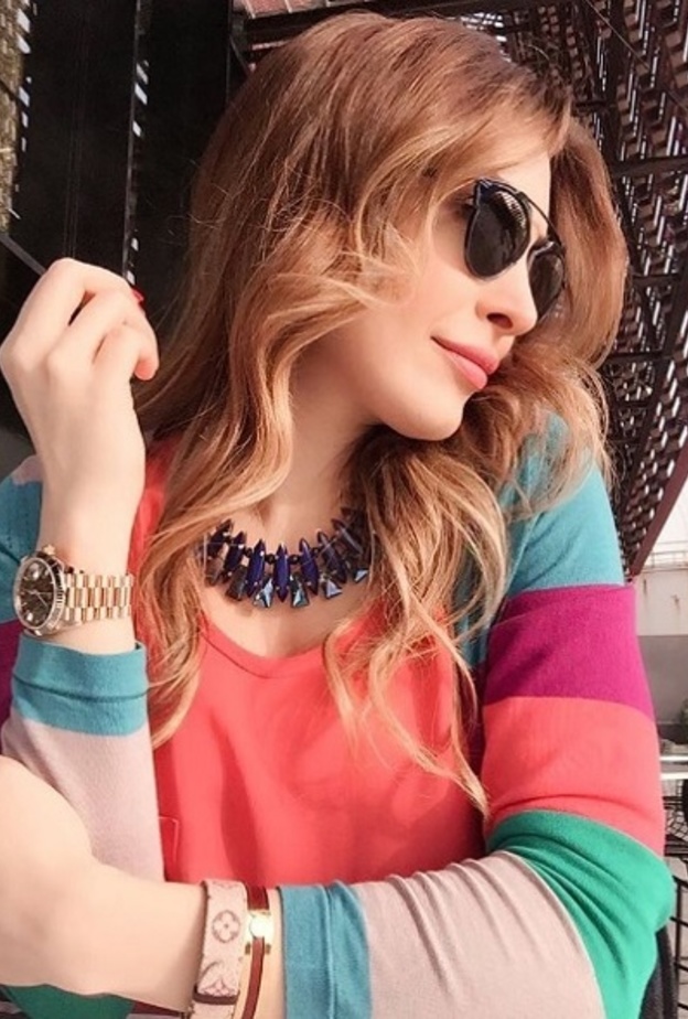 ساعة ذهب رولكس انيقة ترتديها يارا بشكل دائم 