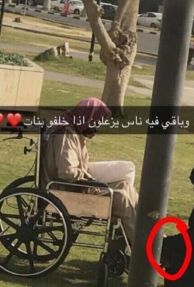 صورة مؤثرة ..ابنة بارة بأبيها تنال إحترام المغردين على تويتر