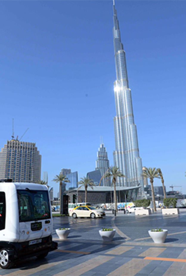 انطلاق أولى رحلات المركبة الذكية ذاتية القيادة في دبي