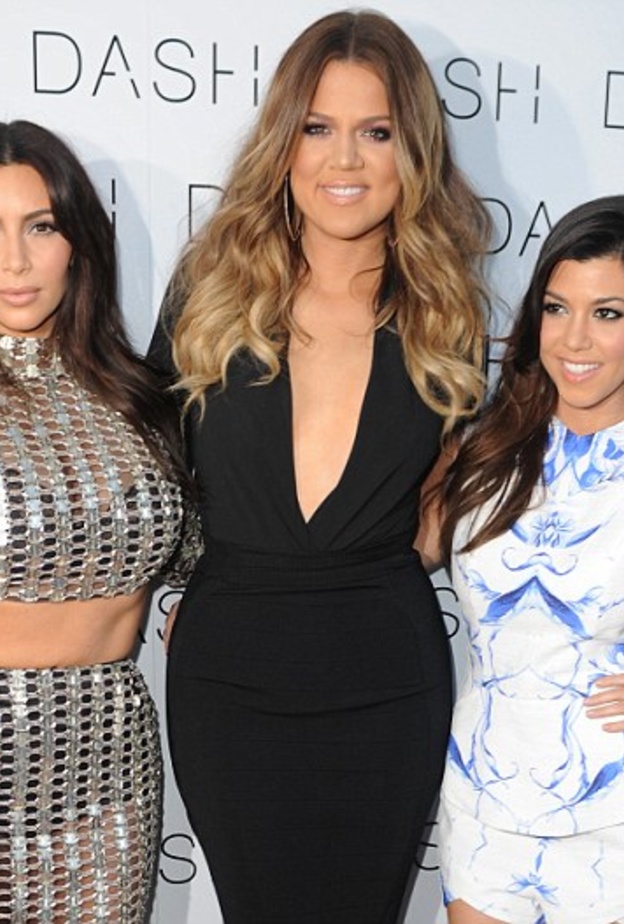 كورتني وكلوي وكيم كارداشيان