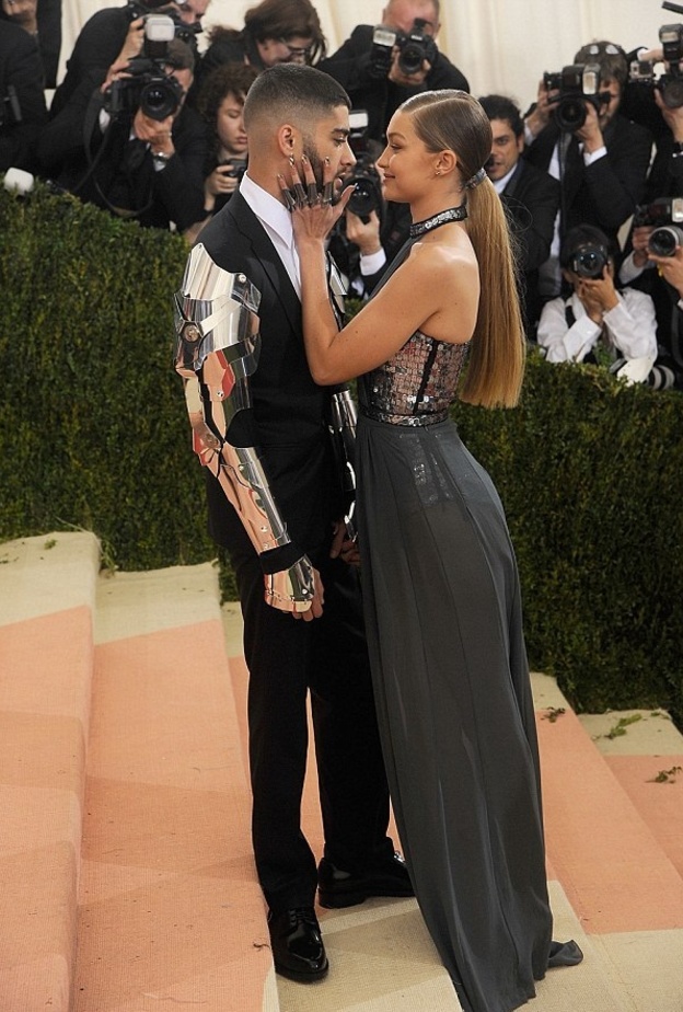 جيجي حديد وزين مالك