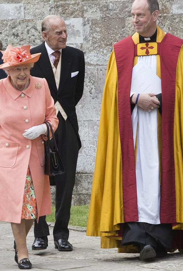 الامير تشارلز قام بدور الاب