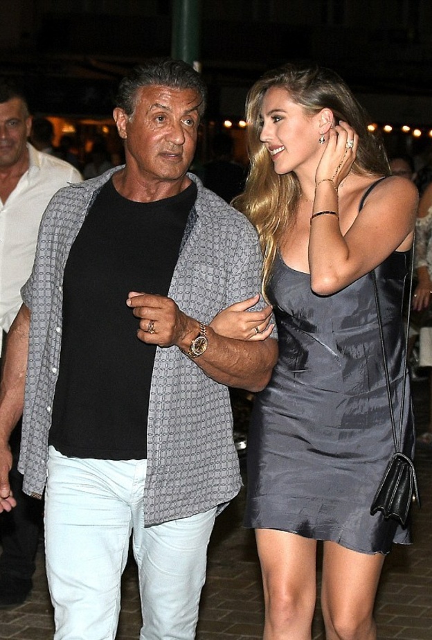 سيلفستر ستالوني يتناول العشاء مع عائلته