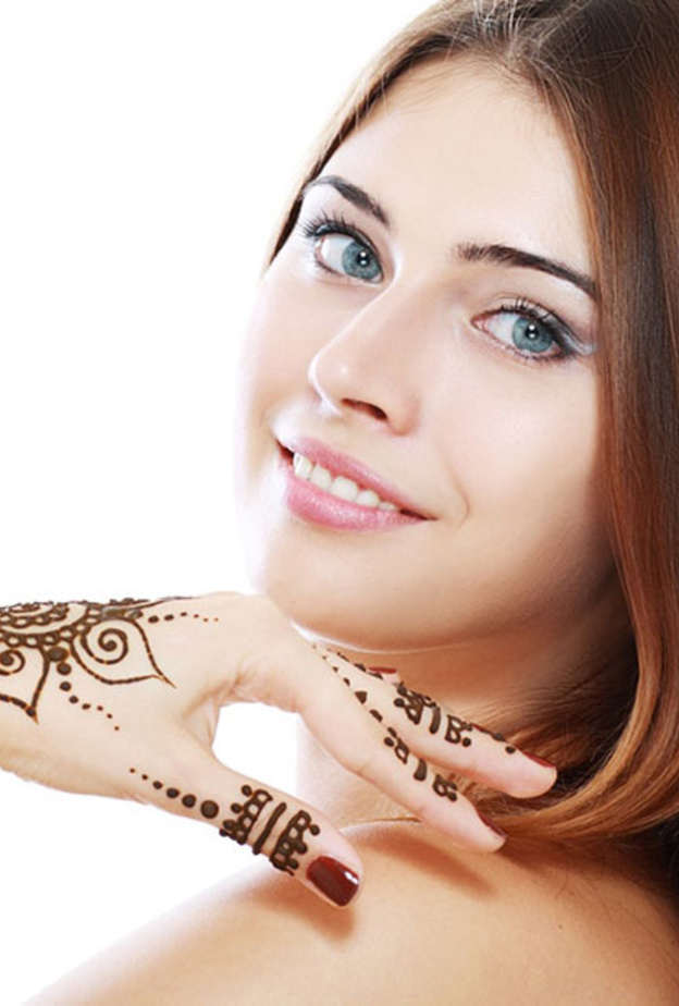 نقش الحناء من العادات الخاصة بالمناسبات والاعراس