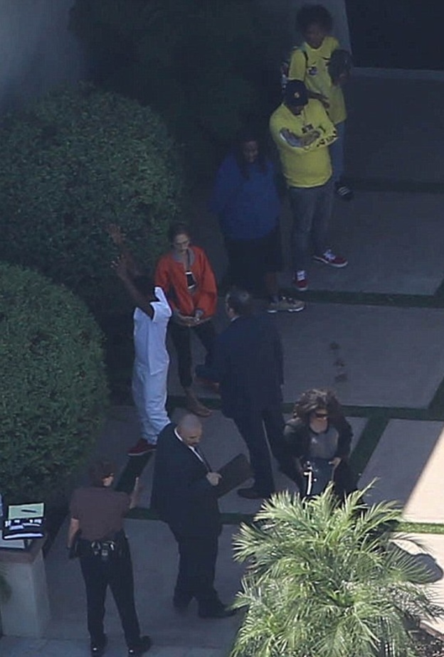 عملية اعتقال كريس براون من منزله