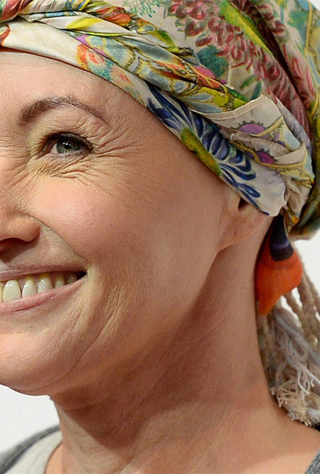 شانين دوهيرتي تجابه سرطان الثدي بابتسامة و ثقة كبيرين و كذلك بالرقص