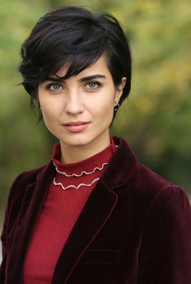 توبا بويوكوستن  .. تميمة حظ النجوم في المسلسلات التركية !