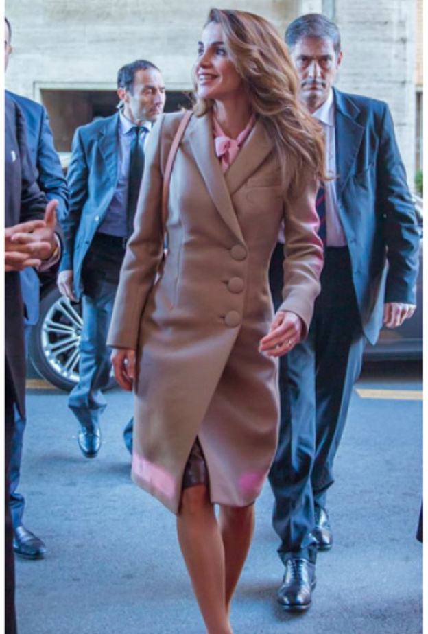 أناقة بلا حدود في أحدث إطلالات الملكة رانيا!