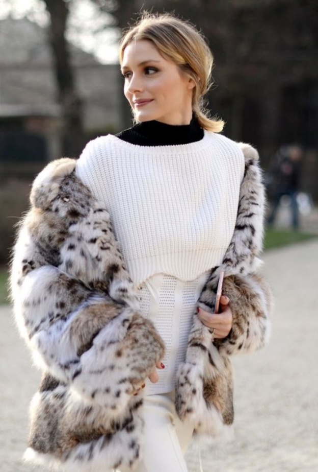 اوليفيا باليرموOlivia Palermo  تمايلت بموضة الكنزة الصوفية البيضاء ومعطف الفرو الفاخر