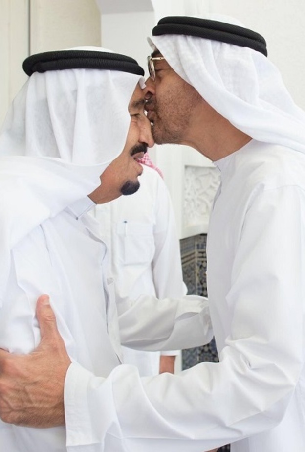 بالصور: استقبال الملك سلمان للشيخ محمد بن زايد في طنجة بالمغرب