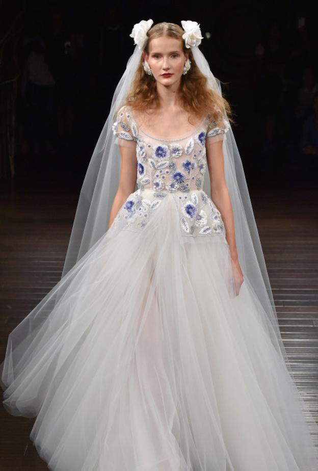 نعيم خان وفساتين عرس حالمة في مجموعة خريف 2017