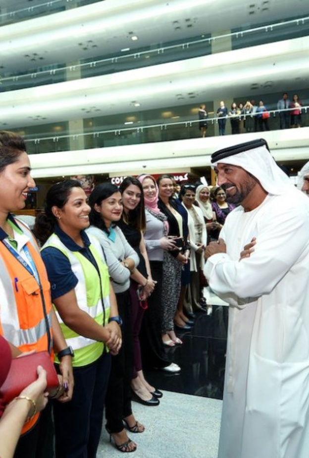 وسط حشد من الموظفات خلال الاحتفال بيوم المرأة العالمي