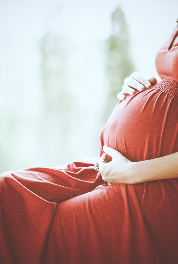 5  أشياء يحتاجها الجنين من أمه وهو في الرحم