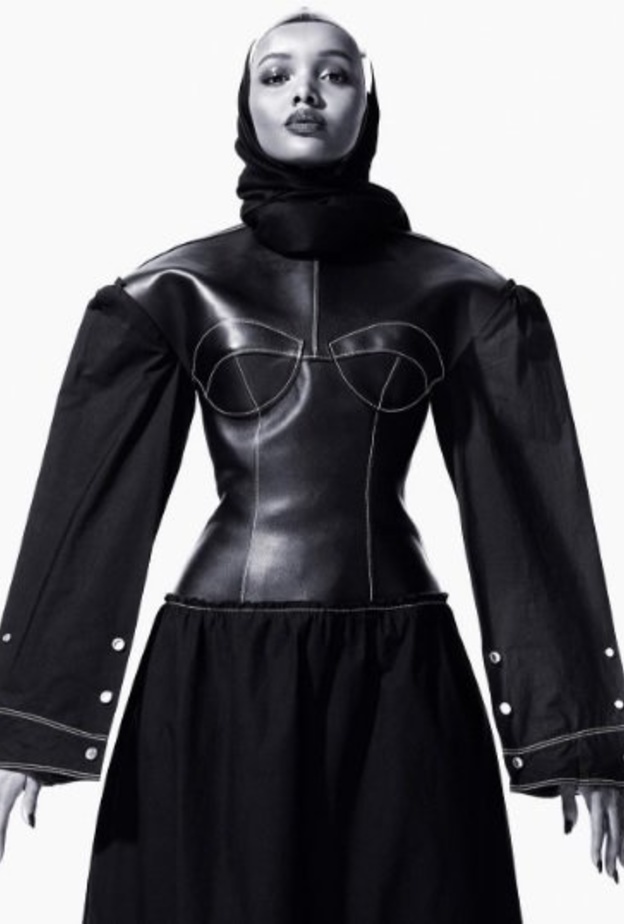 عارضة الأزياء العالمية المحجبة حليمة عدن