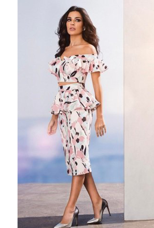 فساتين اخر موضة 2017‏‎ ‎مع تفاصيل الساتان اللماع بأسلوب كارول سماحة