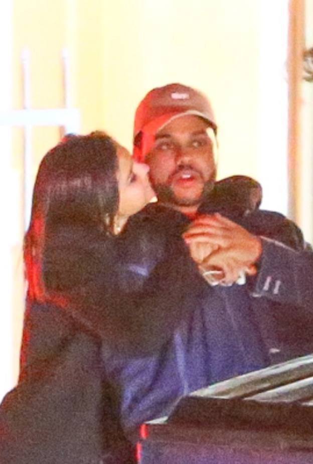 سيلينا جوميز والمطرب The weekend