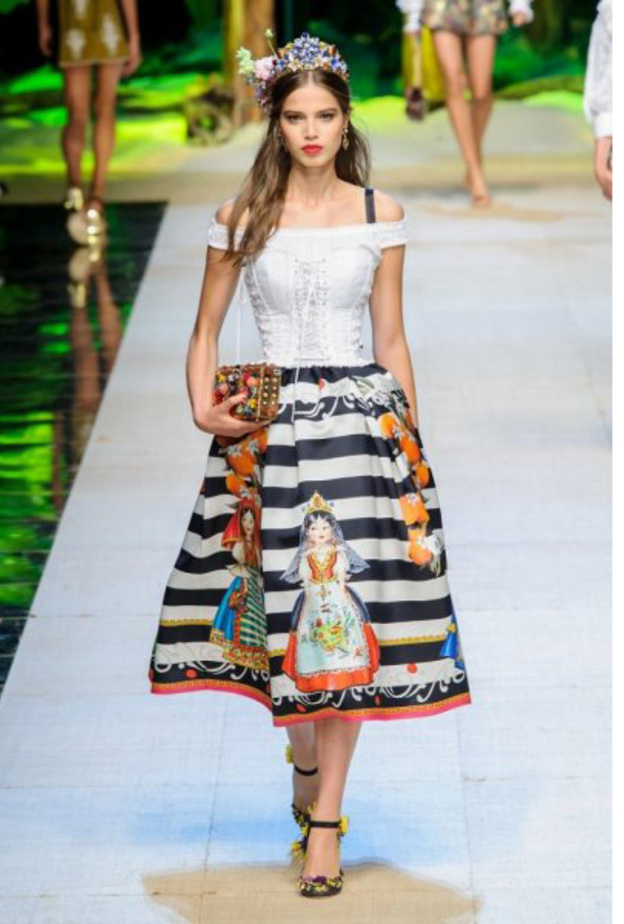 رقيّ في الأنماط والالوان مع روكساندا