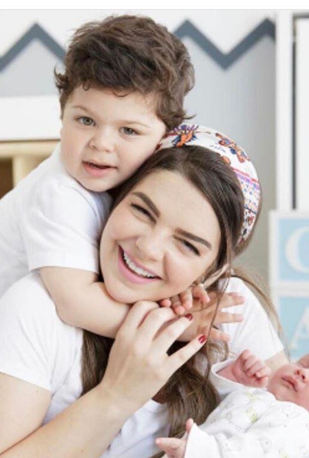 بيلين كارهان مع أولادها