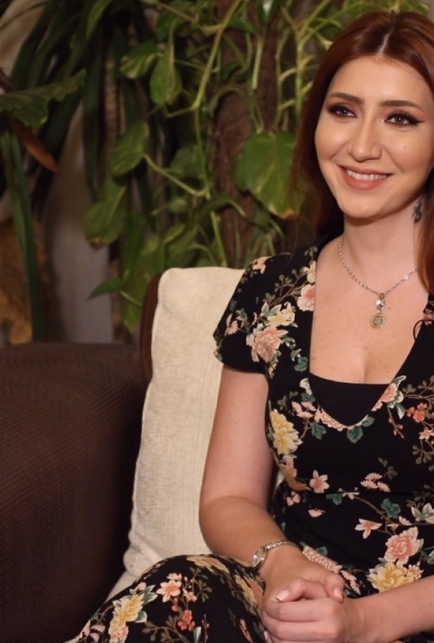 عارضة الأزياء ماهلاغا جابري تحتفل بعيد ميلادها على طريقتها الخاصة في ألاسكا وسط الثلوج