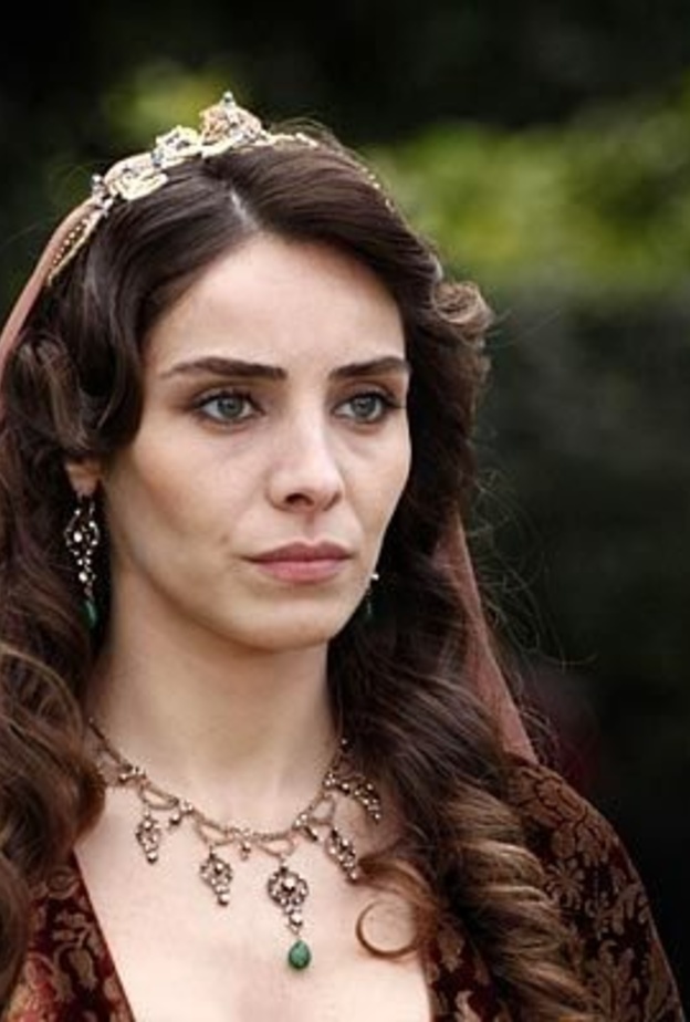 لشكف عن وجه ابنة نورفتاح اوغلو