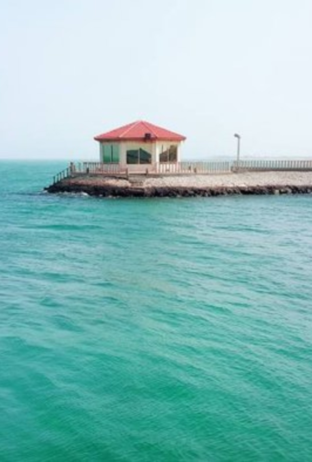 شاطئ هاف مون بالسعودية 