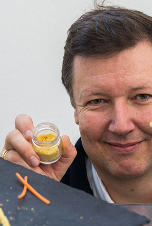 أغلى طعام في العالم كافيار ممزوج بالذهب!