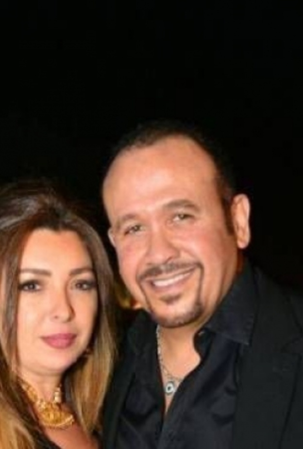 هشام عباس وزوجته