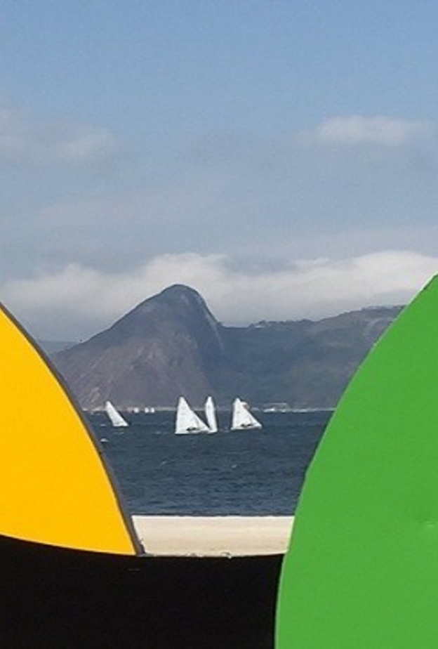 الشعلة الاولمبية تصل على متن قارب شراعي 