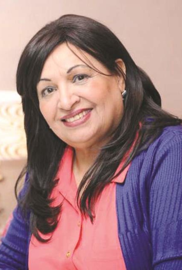 الفنانة العراقية امل عباس خضت لتركيب بطارية في القلب