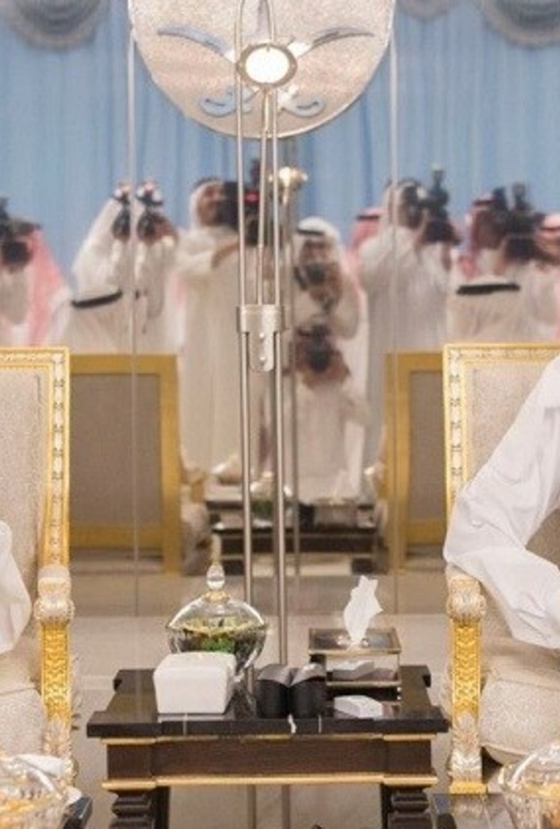 إستقبال حار من خادم الحرمين الشريفين لأمير الكويت 