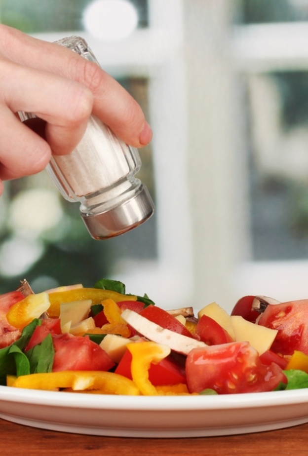 الصوديوم الزائد في الطعام يؤدي لاحتباس السوائل في الجسم