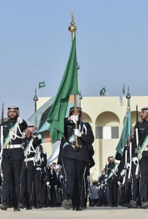 طلبة كلية الملك خالد العسكرية