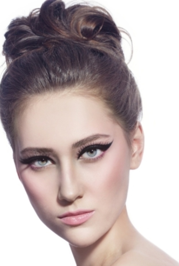 رسم العين بايلاينر اسود 