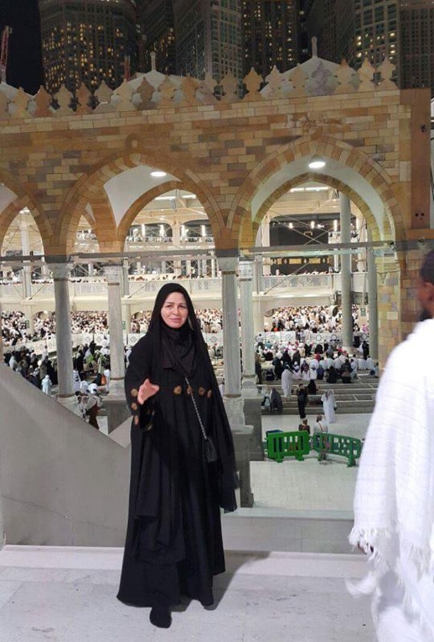 إلهام شاهين في العمرة