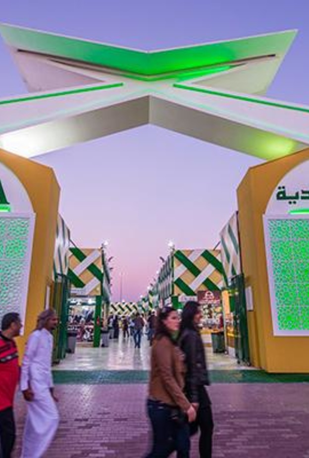 الجناح السعودي بالقرية العالمية  مصمم بشكل مستوحى من مدخل مكة المكرمة