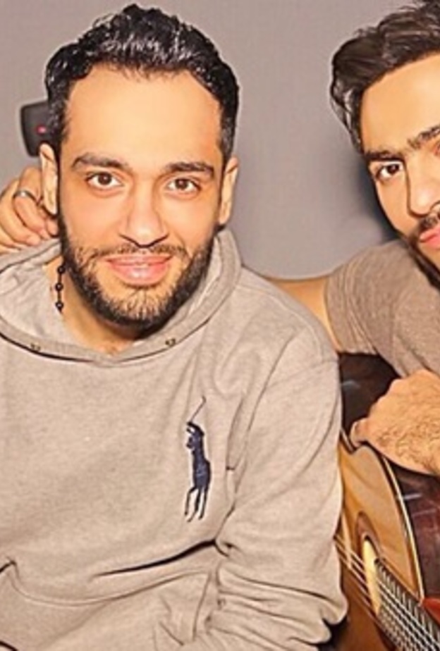 تامر حسني يحب تشجيع المواهب الشابة ودعمها على طريقته 