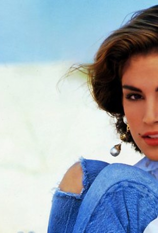 عارضة الازياء تايلور هيل بماكياج ناعم