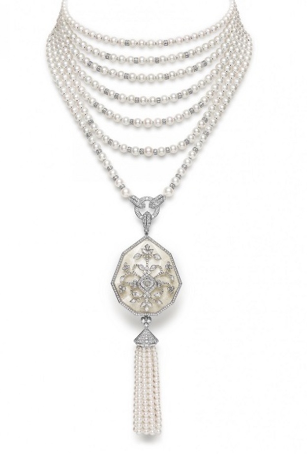 قلادة  لؤلؤ و الماس  من دار بوشرون 