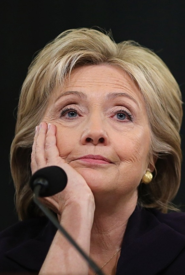 كلينتون أصيبت باعياء ناجم عن حالة جفاف وحمى