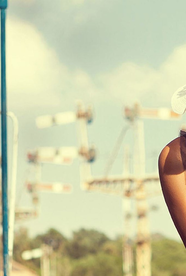 تتعرض لهجوم مستمر بعد قبولها تقديم "هبة رجل الغراب"