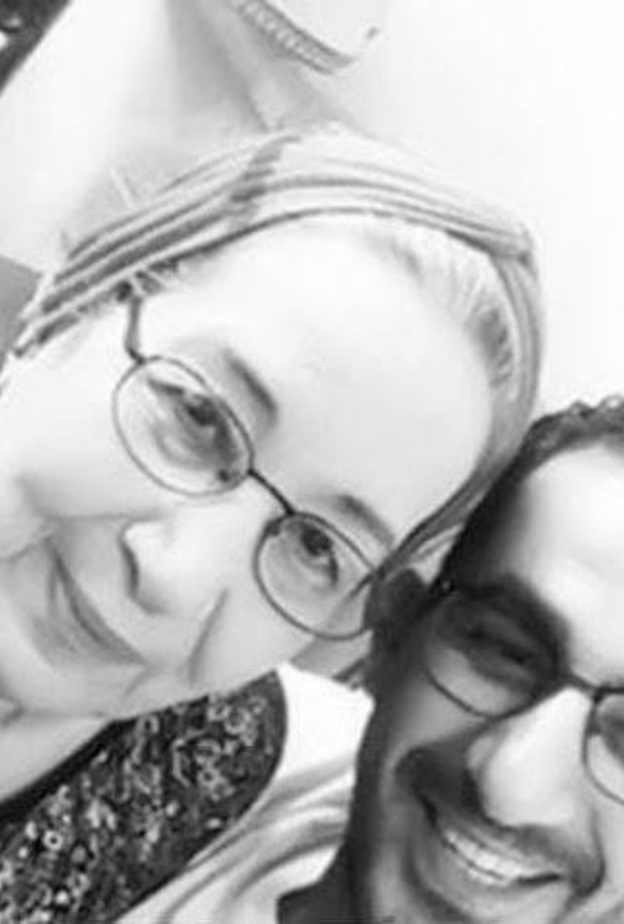 "سيلفي" احمد حلمي مع والدته