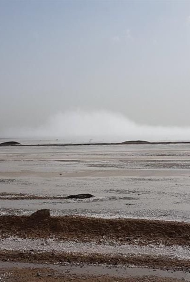 الثلوج تزين الطرق 