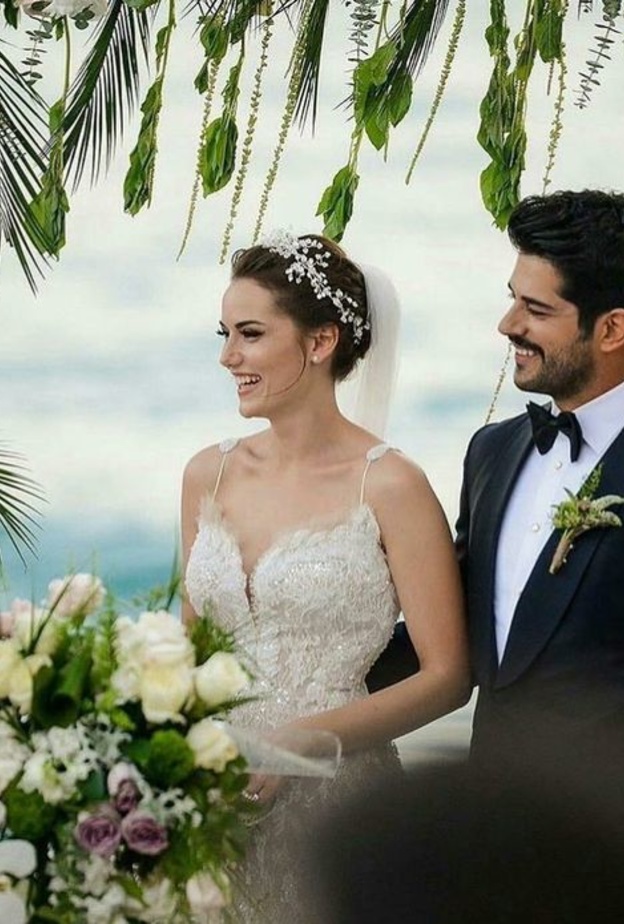 بوراك اوزجفيت وفهرية افجان