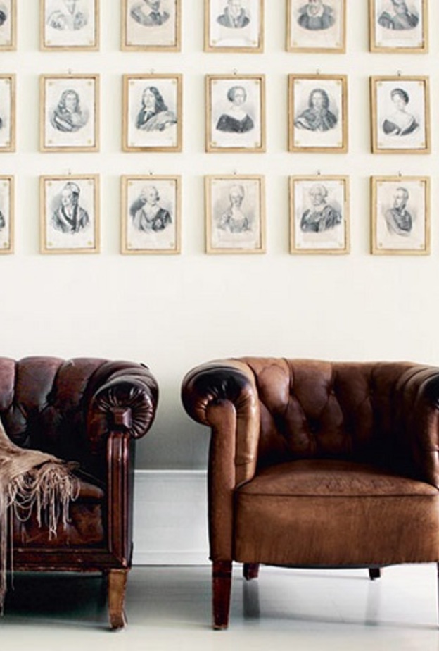 الصور العائلية على جدارن الغرفة .. ذكريات وأكثر