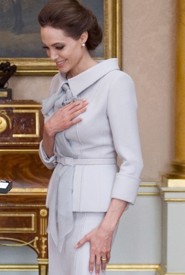 كامبرباتش حصل عليها حيث حصل على وسام قائد في الإمبراطورية البريطانية