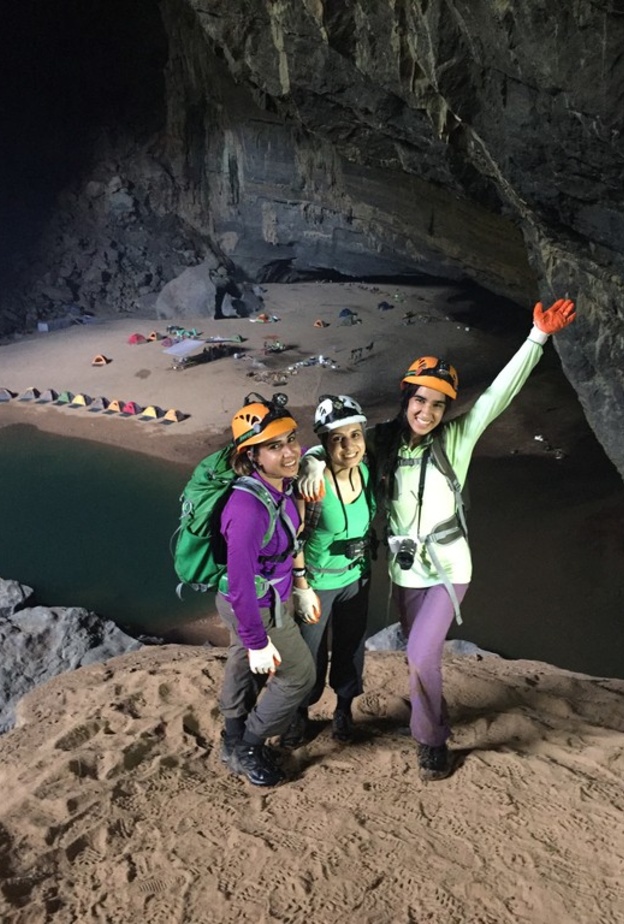 3 شقيقات إماراتيات ضمن فريق استكشاف كهف في فيتنام
